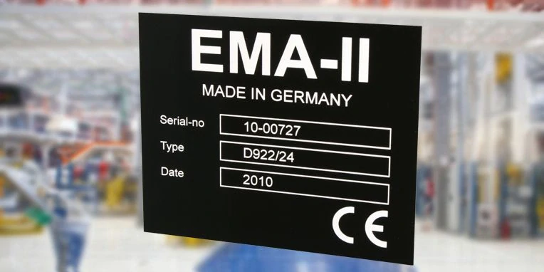 Alucast - hliníkový gravírovací plech - čierny/biely lesklý